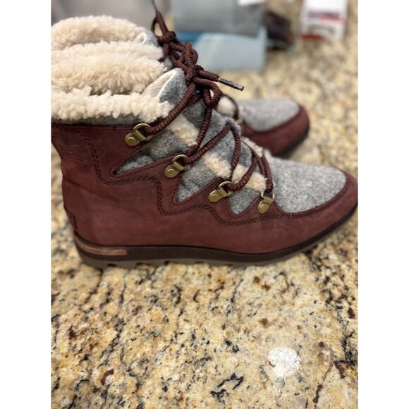 SOREL Sneakchic Alpine lace-up fur lined ankle chukka boots Maroon Size 7.5 - Picture 3 of 9
